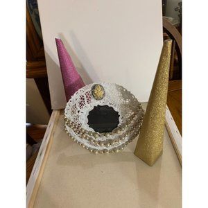 Antique frame with cameo broach and antique pearl necklace